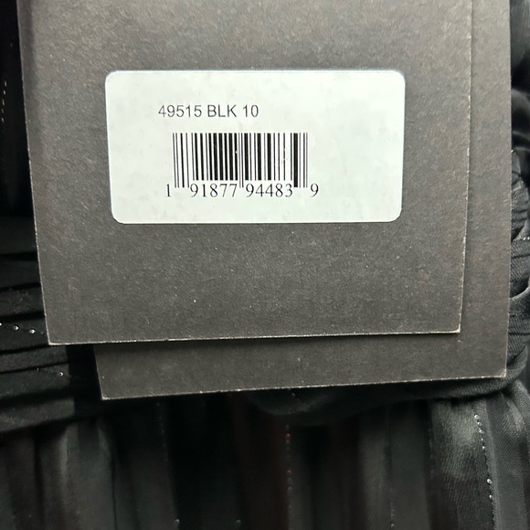 MAC DUGGAL 49515 NWT Tie Neck Tiered Halter Gown - Picture 10 of 11